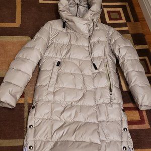 Women's puffer zippered coat by Snow Classic